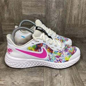 Nike Revolution 5 Youth size 4